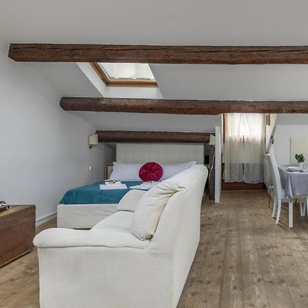 Nice Lovely Attic For 4 Person With Wifi - A/C Venesia Bagian luar foto