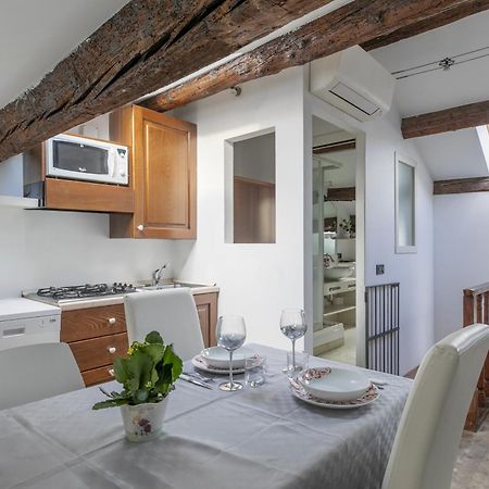 Nice Lovely Attic For 4 Person With Wifi - A/C Venesia Bagian luar foto