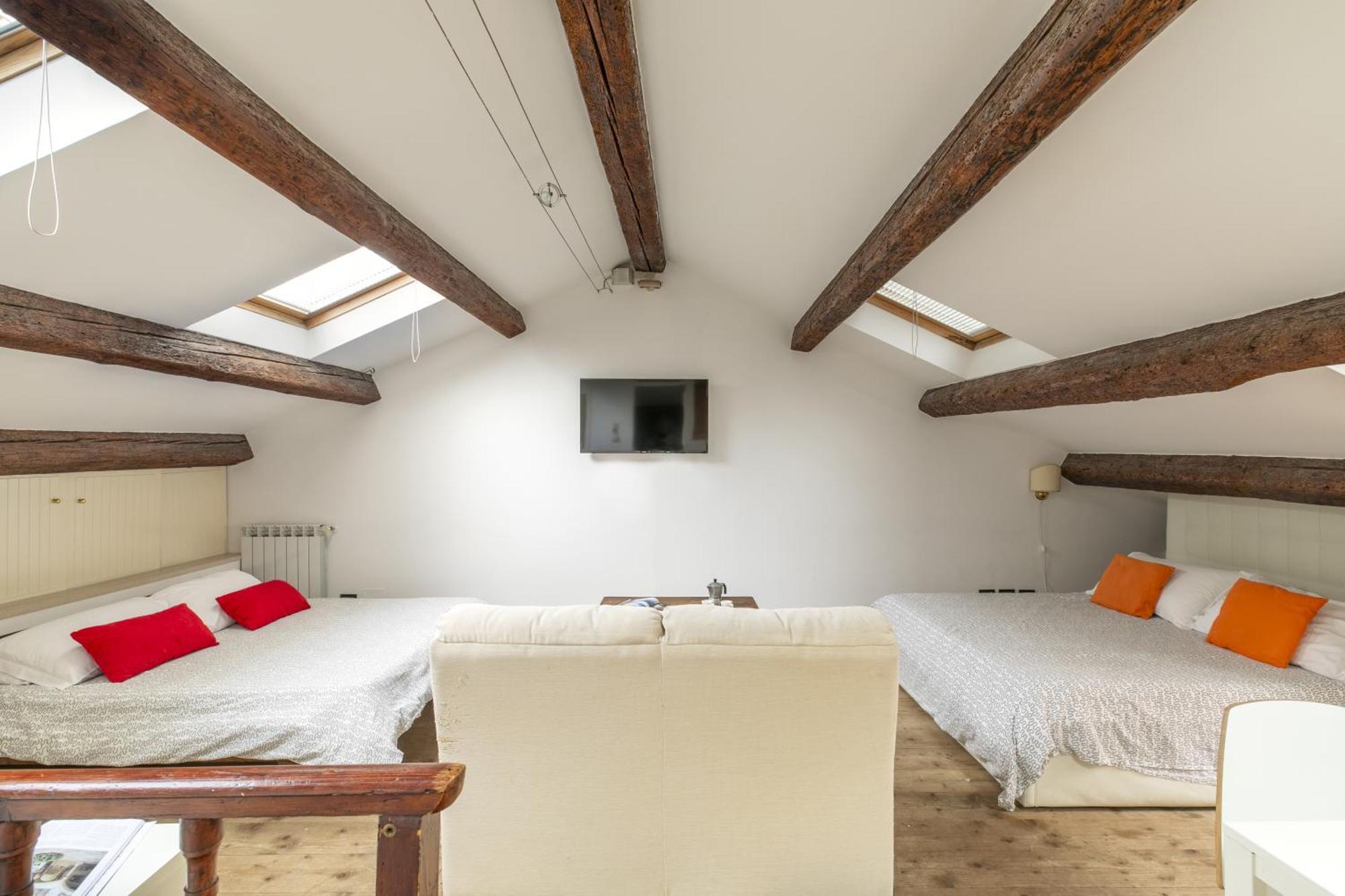 Nice Lovely Attic For 4 Person With Wifi - A/C Venesia Bagian luar foto