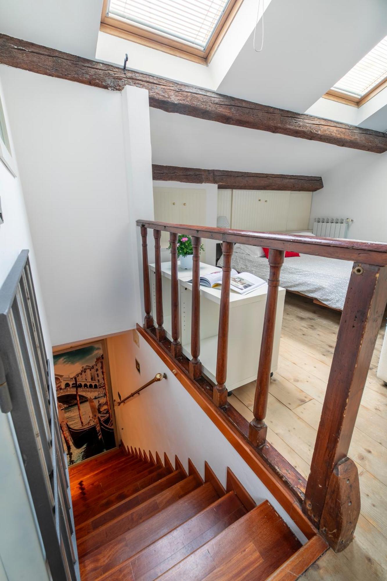 Nice Lovely Attic For 4 Person With Wifi - A/C Venesia Bagian luar foto