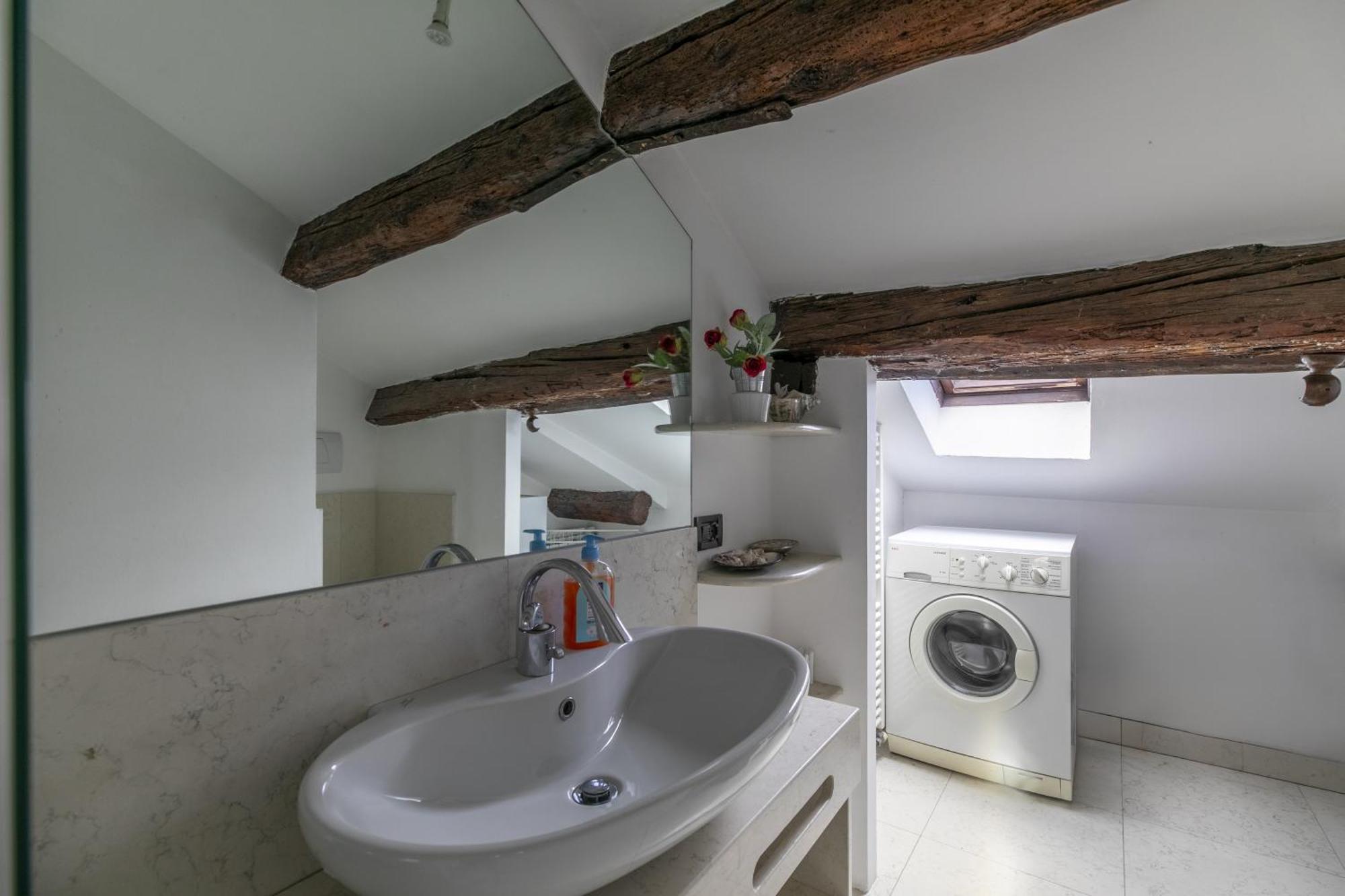 Nice Lovely Attic For 4 Person With Wifi - A/C Venesia Bagian luar foto
