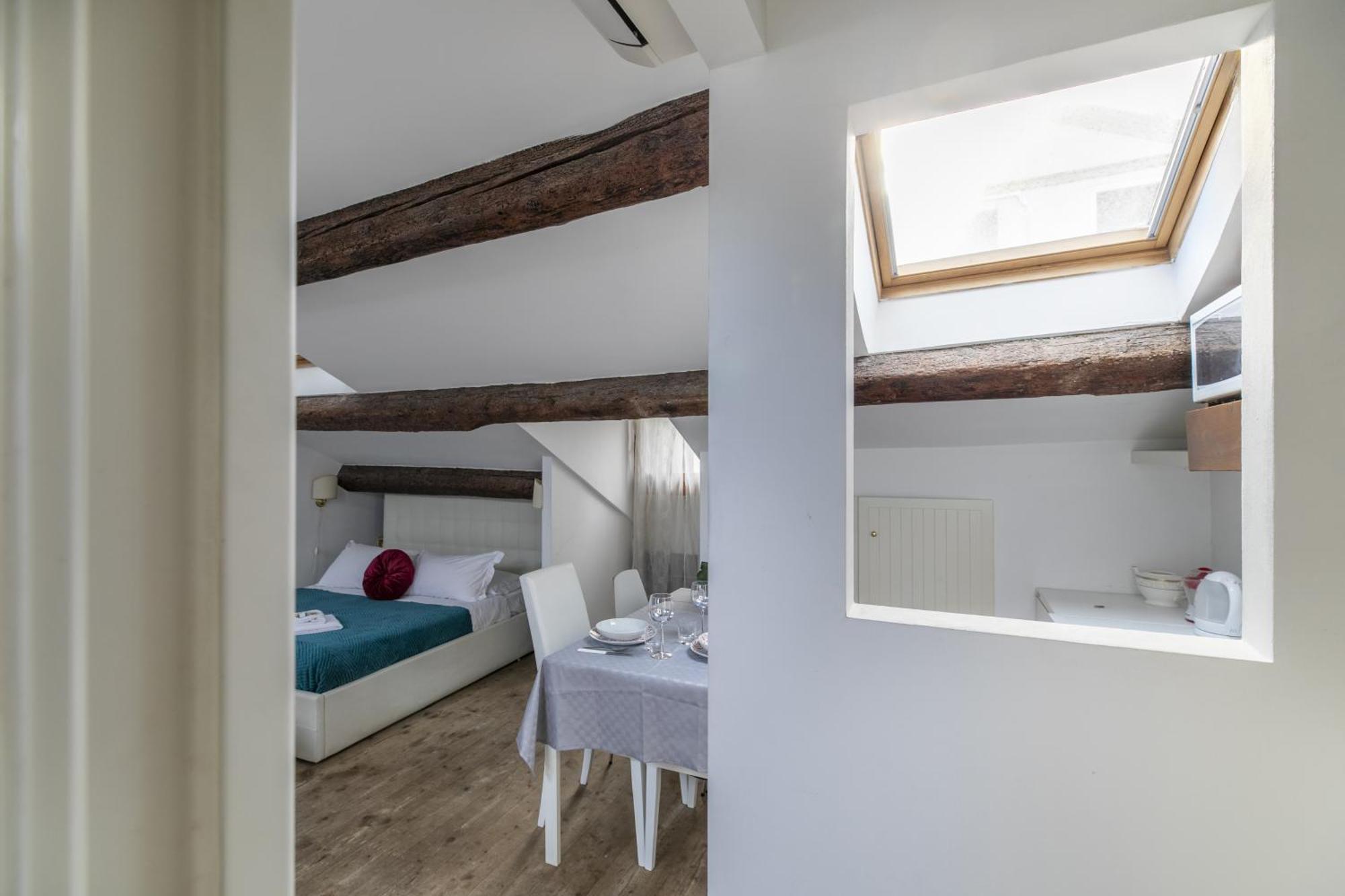 Nice Lovely Attic For 4 Person With Wifi - A/C Venesia Bagian luar foto