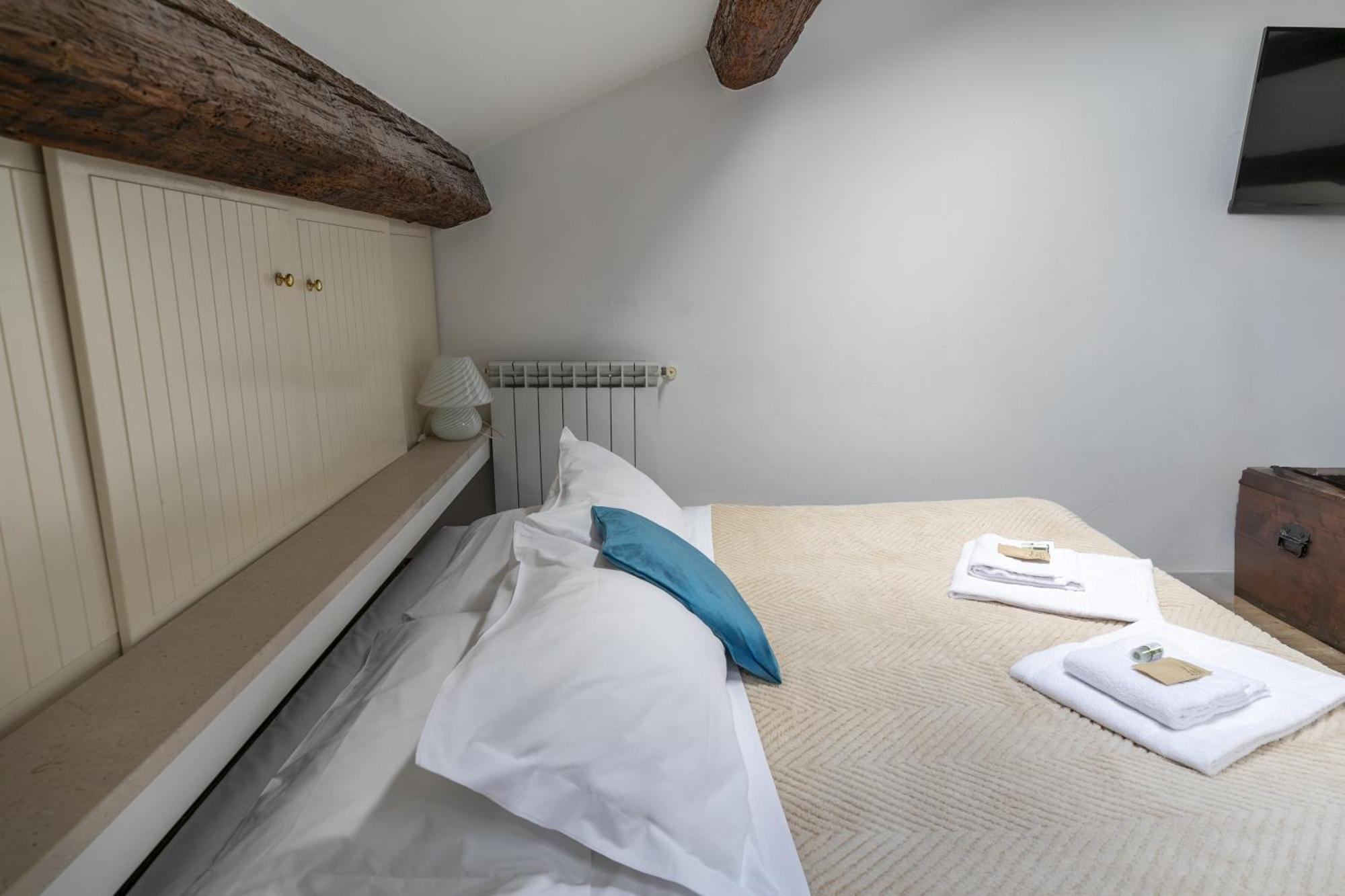 Nice Lovely Attic For 4 Person With Wifi - A/C Venesia Bagian luar foto