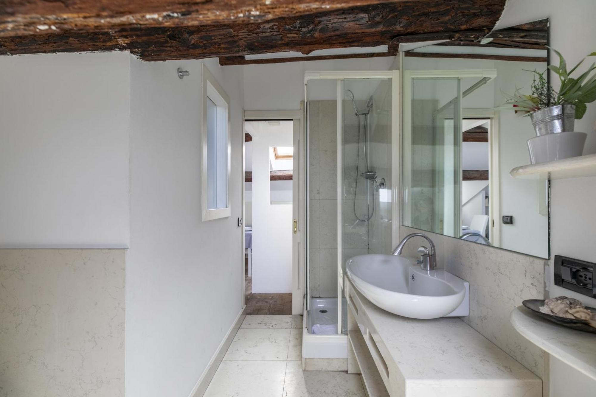 Nice Lovely Attic For 4 Person With Wifi - A/C Venesia Bagian luar foto