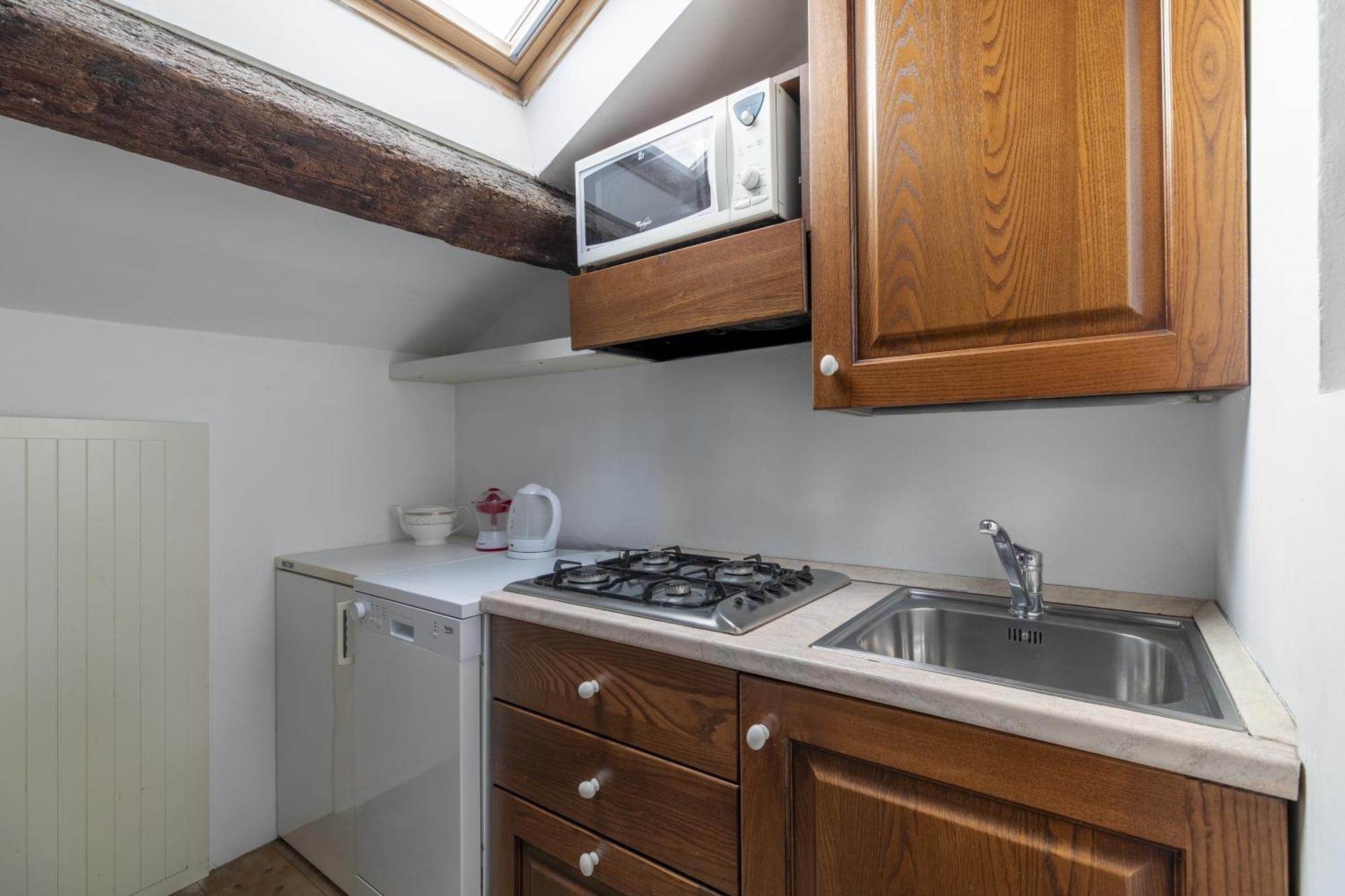 Nice Lovely Attic For 4 Person With Wifi - A/C Venesia Bagian luar foto