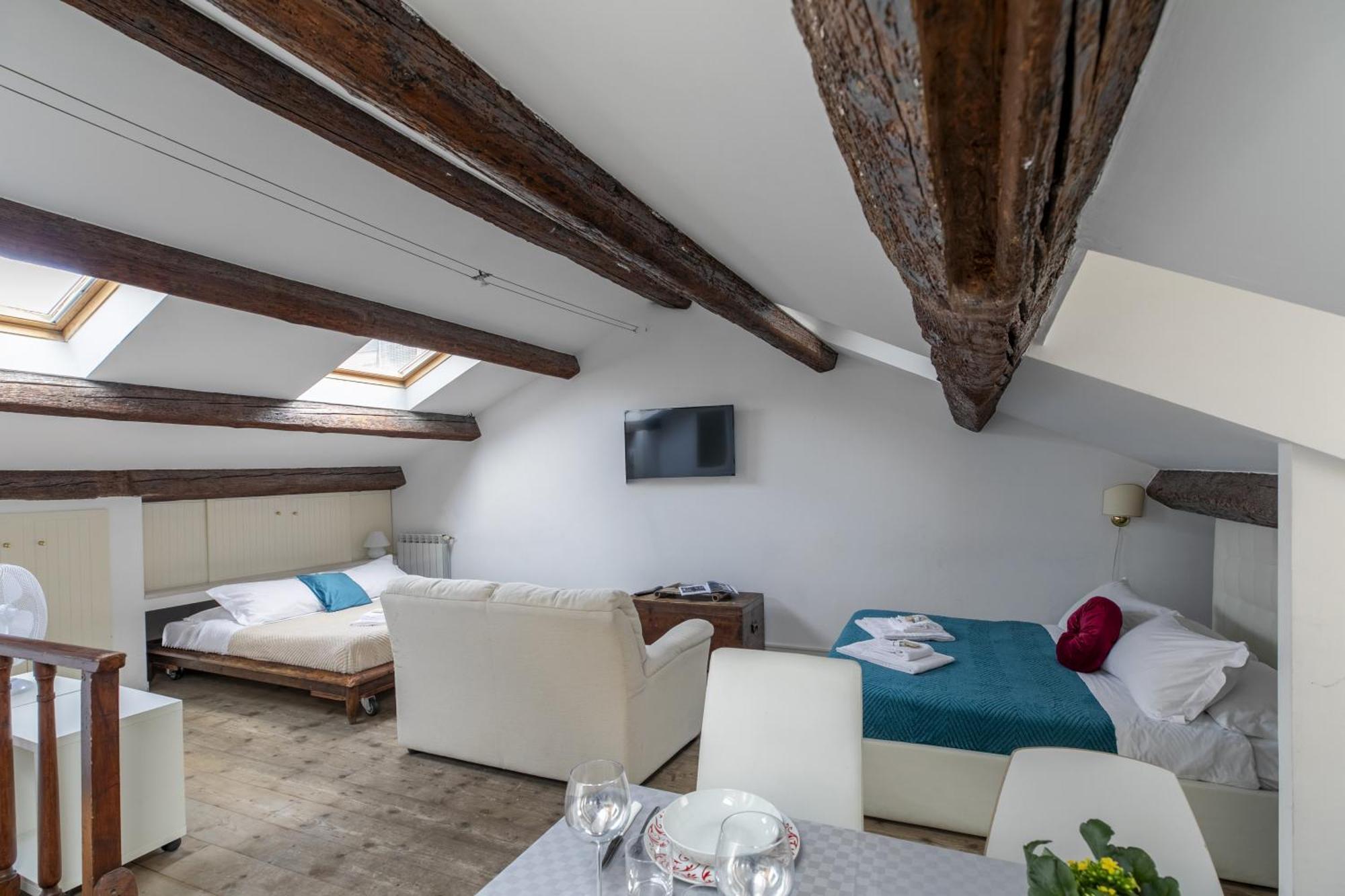 Nice Lovely Attic For 4 Person With Wifi - A/C Venesia Bagian luar foto