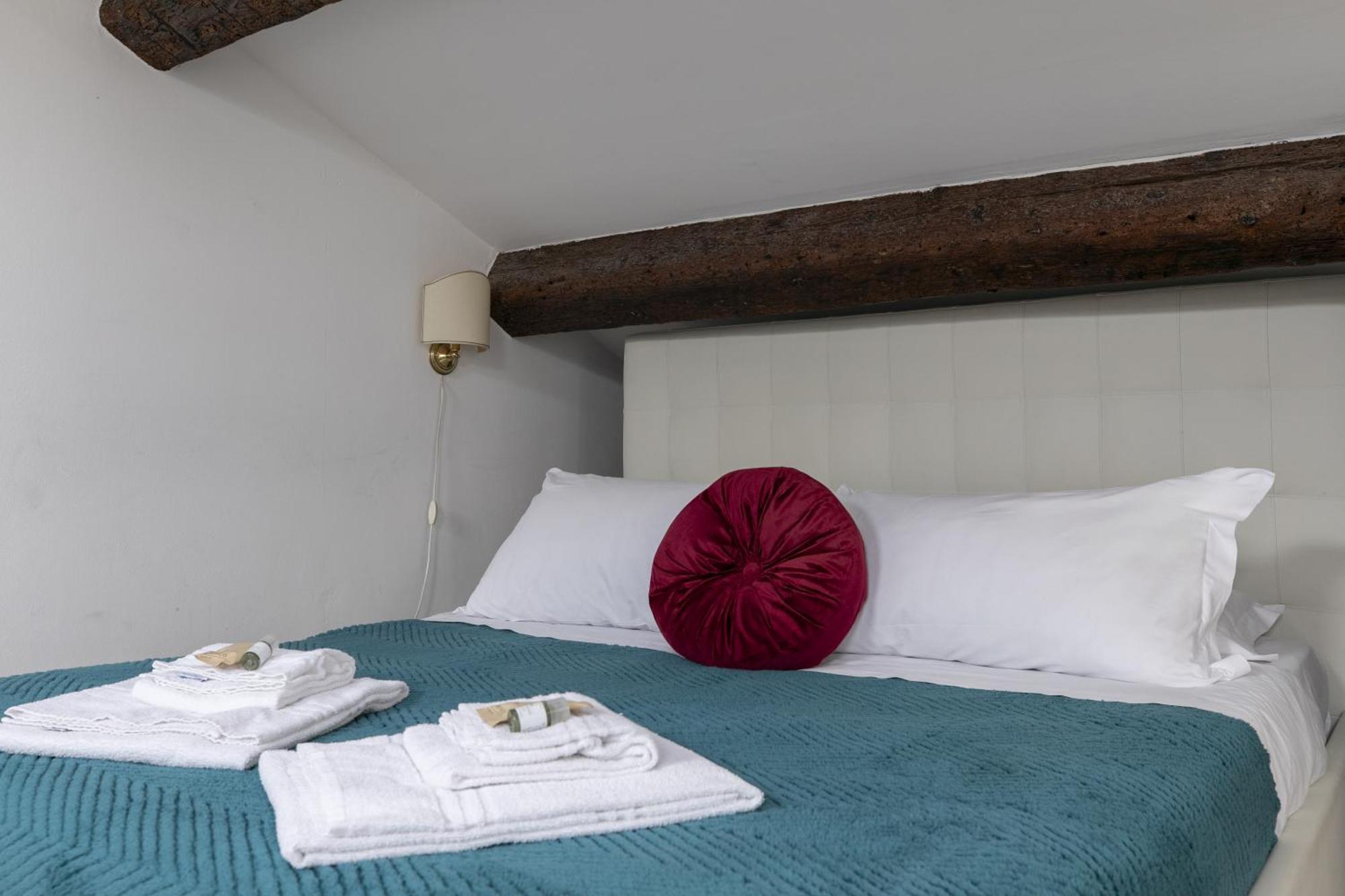 Nice Lovely Attic For 4 Person With Wifi - A/C Venesia Bagian luar foto