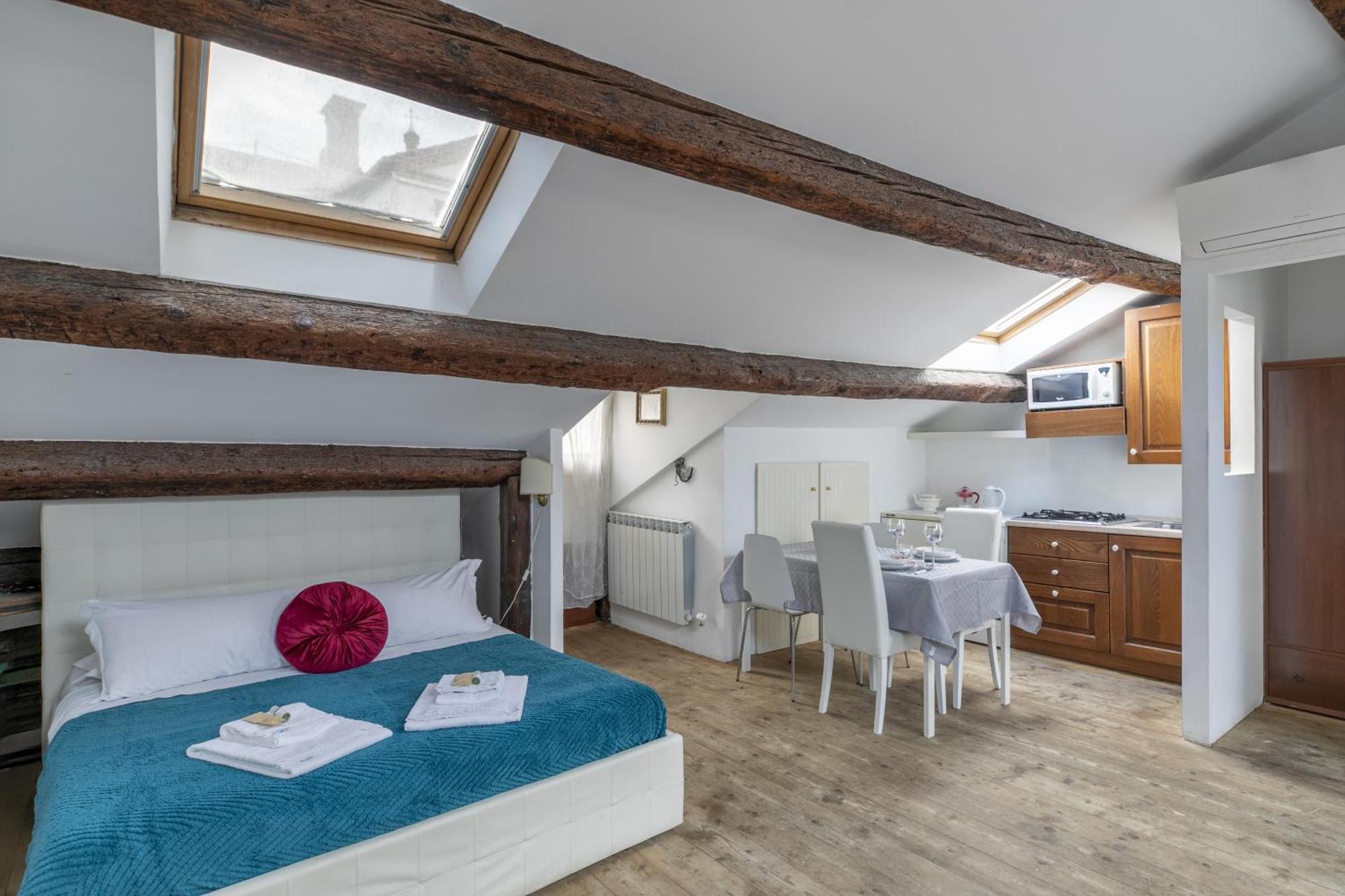 Nice Lovely Attic For 4 Person With Wifi - A/C Venesia Bagian luar foto