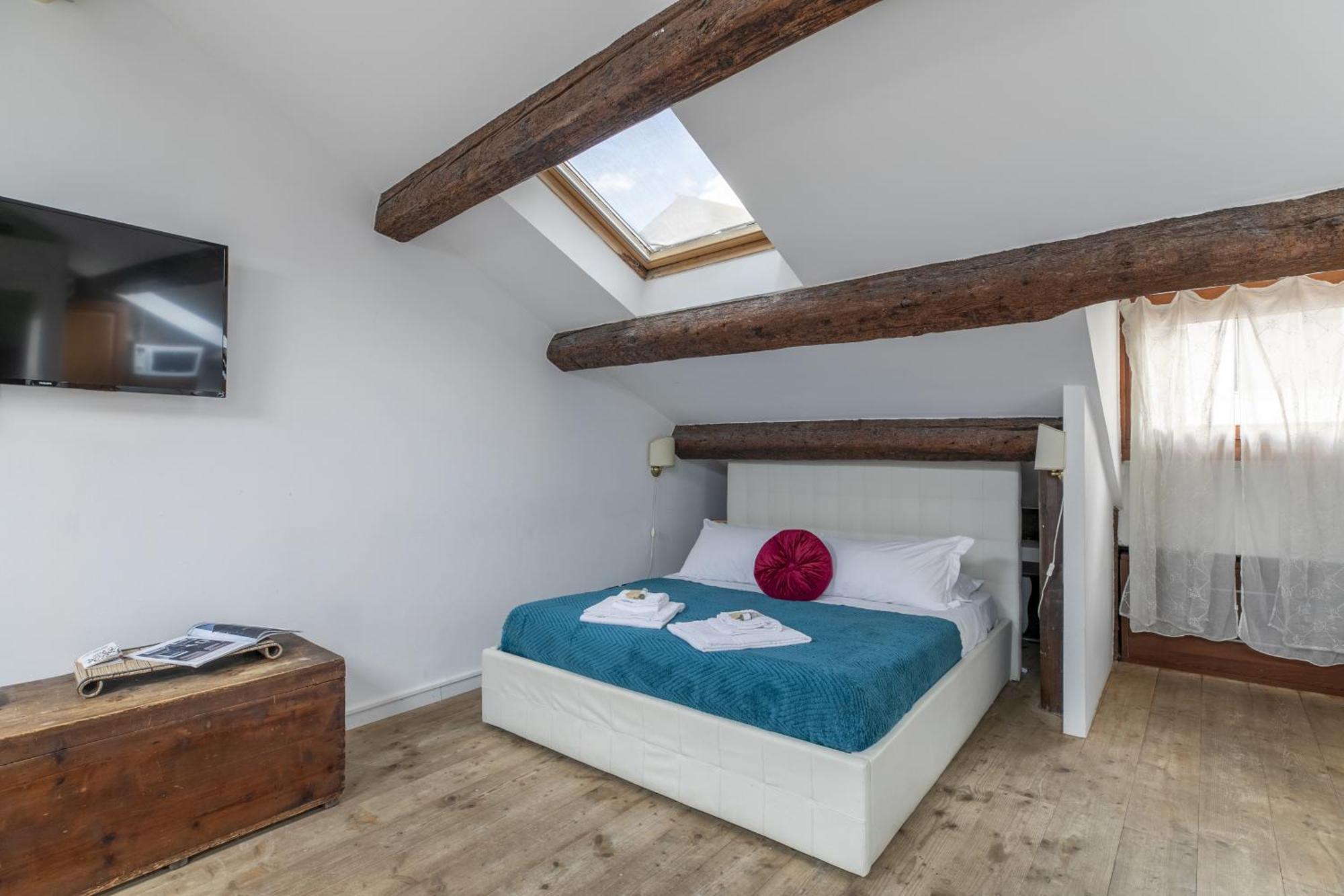 Nice Lovely Attic For 4 Person With Wifi - A/C Venesia Bagian luar foto