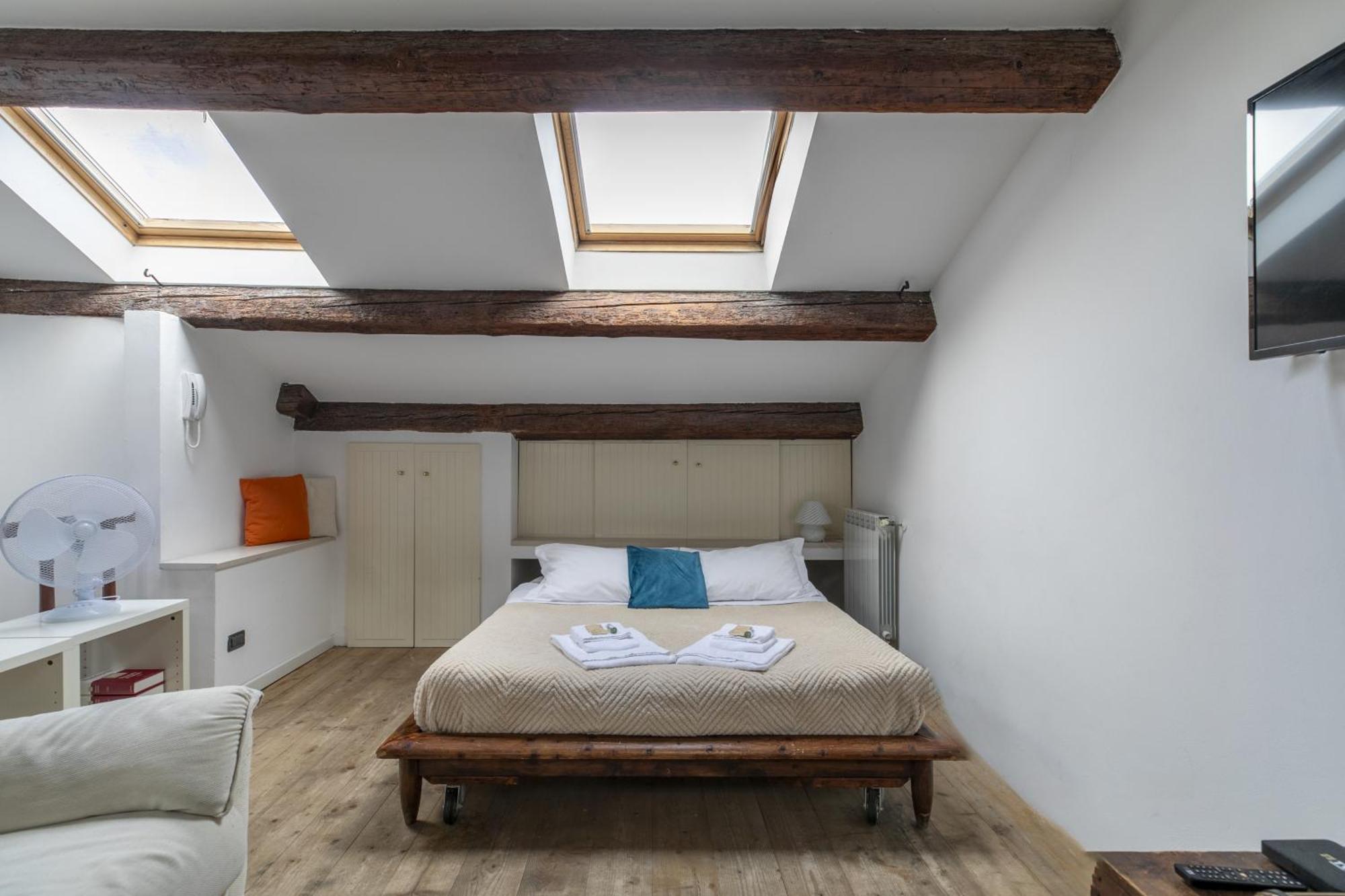 Nice Lovely Attic For 4 Person With Wifi - A/C Venesia Bagian luar foto