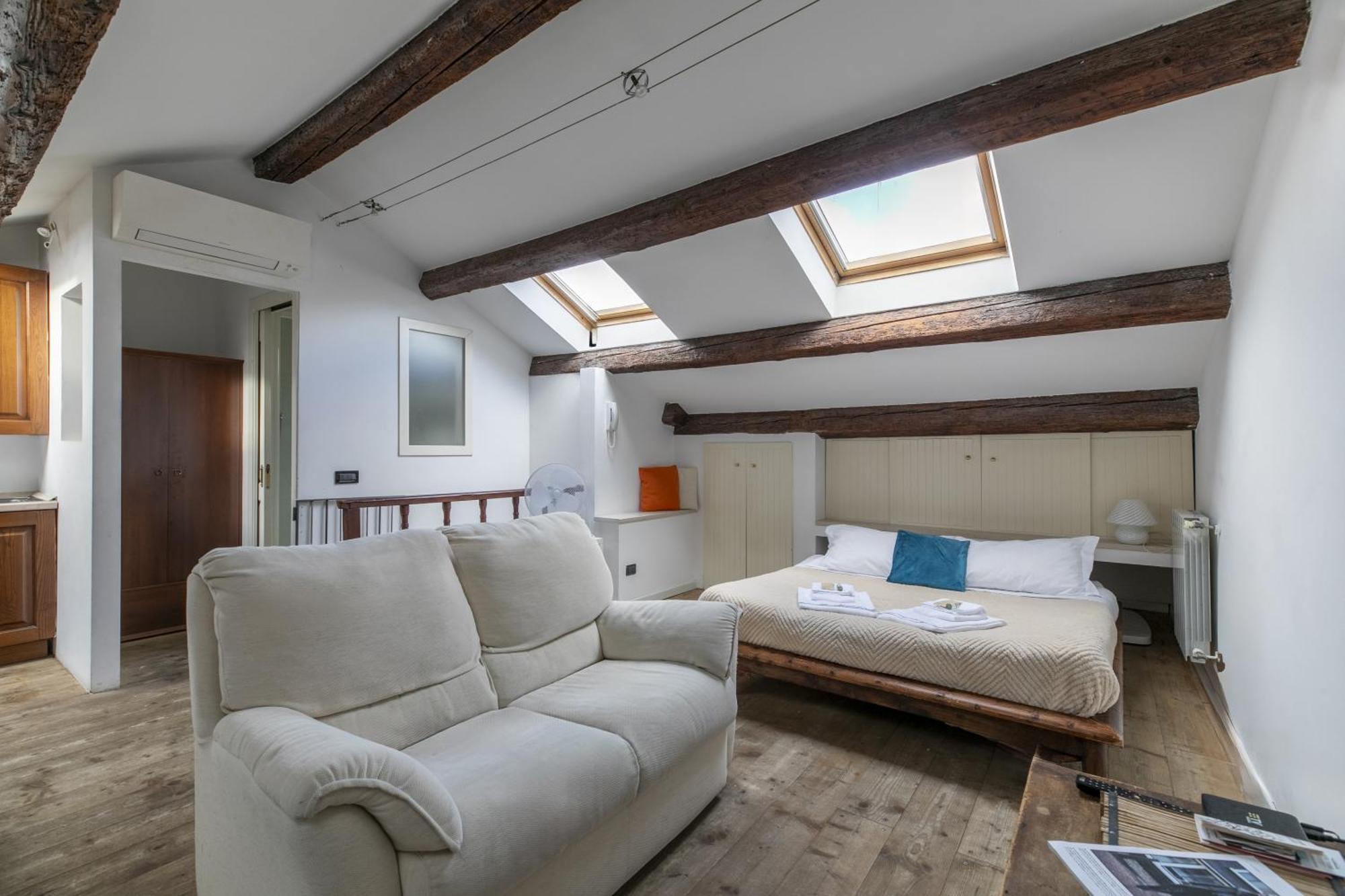 Nice Lovely Attic For 4 Person With Wifi - A/C Venesia Bagian luar foto