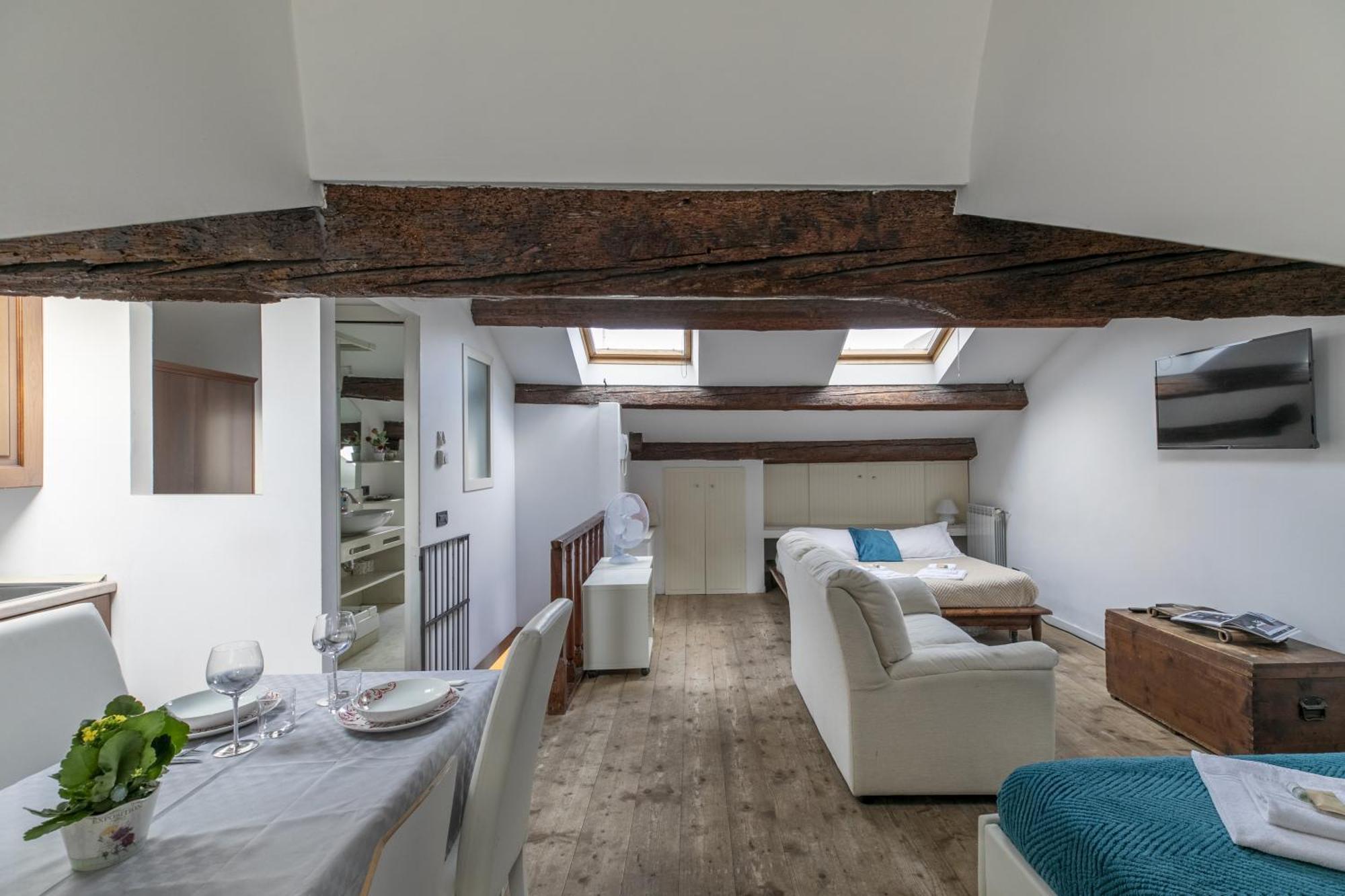 Nice Lovely Attic For 4 Person With Wifi - A/C Venesia Bagian luar foto