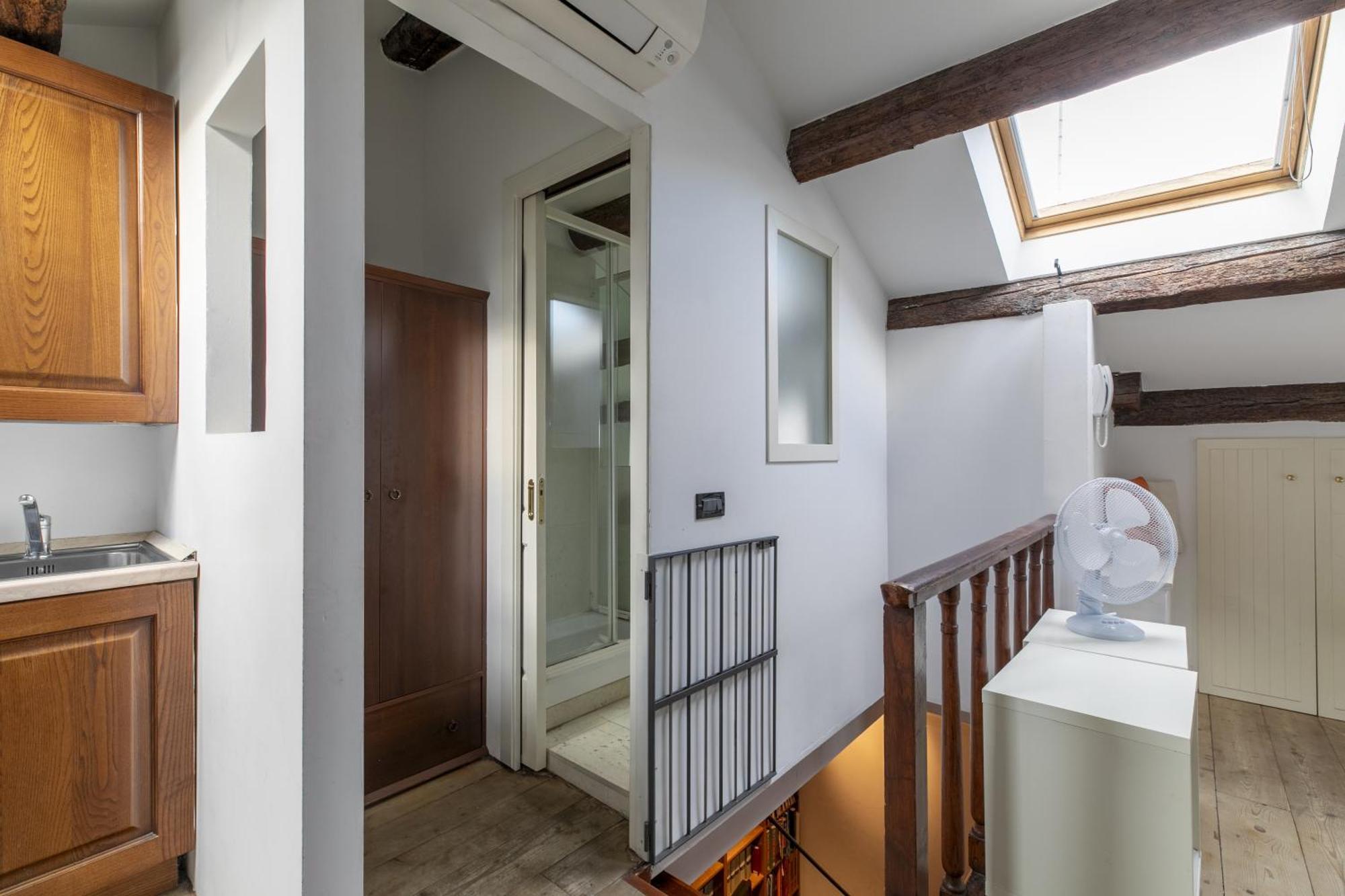 Nice Lovely Attic For 4 Person With Wifi - A/C Venesia Bagian luar foto