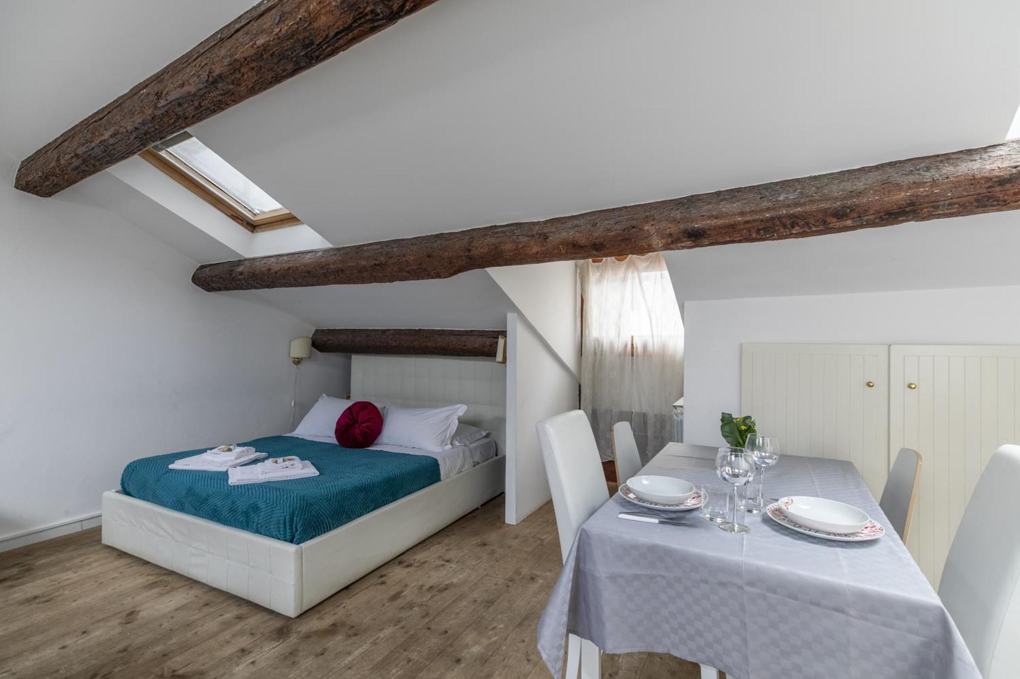 Nice Lovely Attic For 4 Person With Wifi - A/C Venesia Bagian luar foto