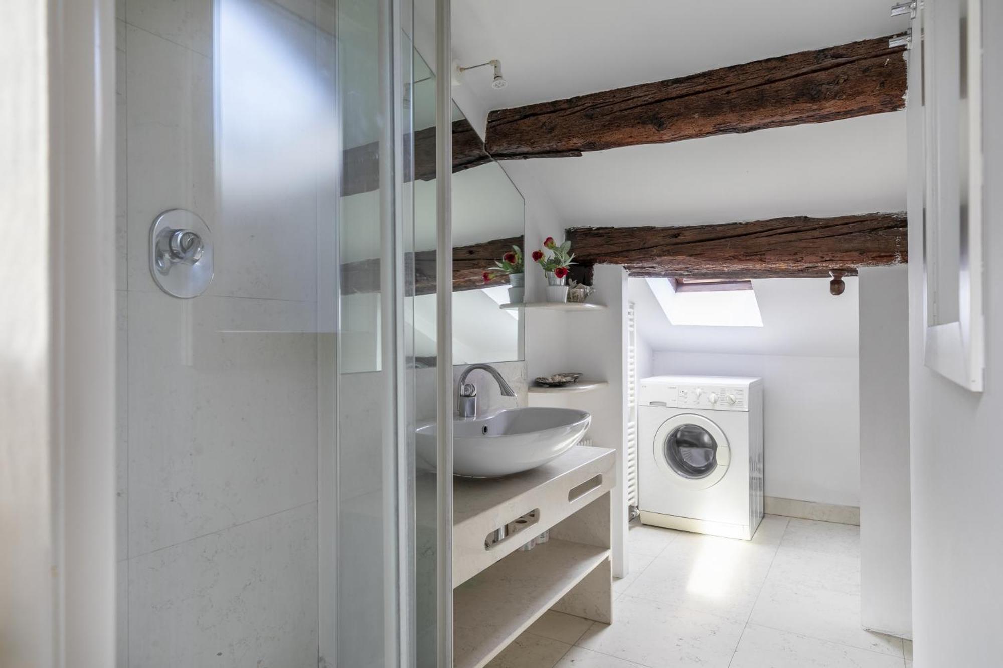 Nice Lovely Attic For 4 Person With Wifi - A/C Venesia Bagian luar foto