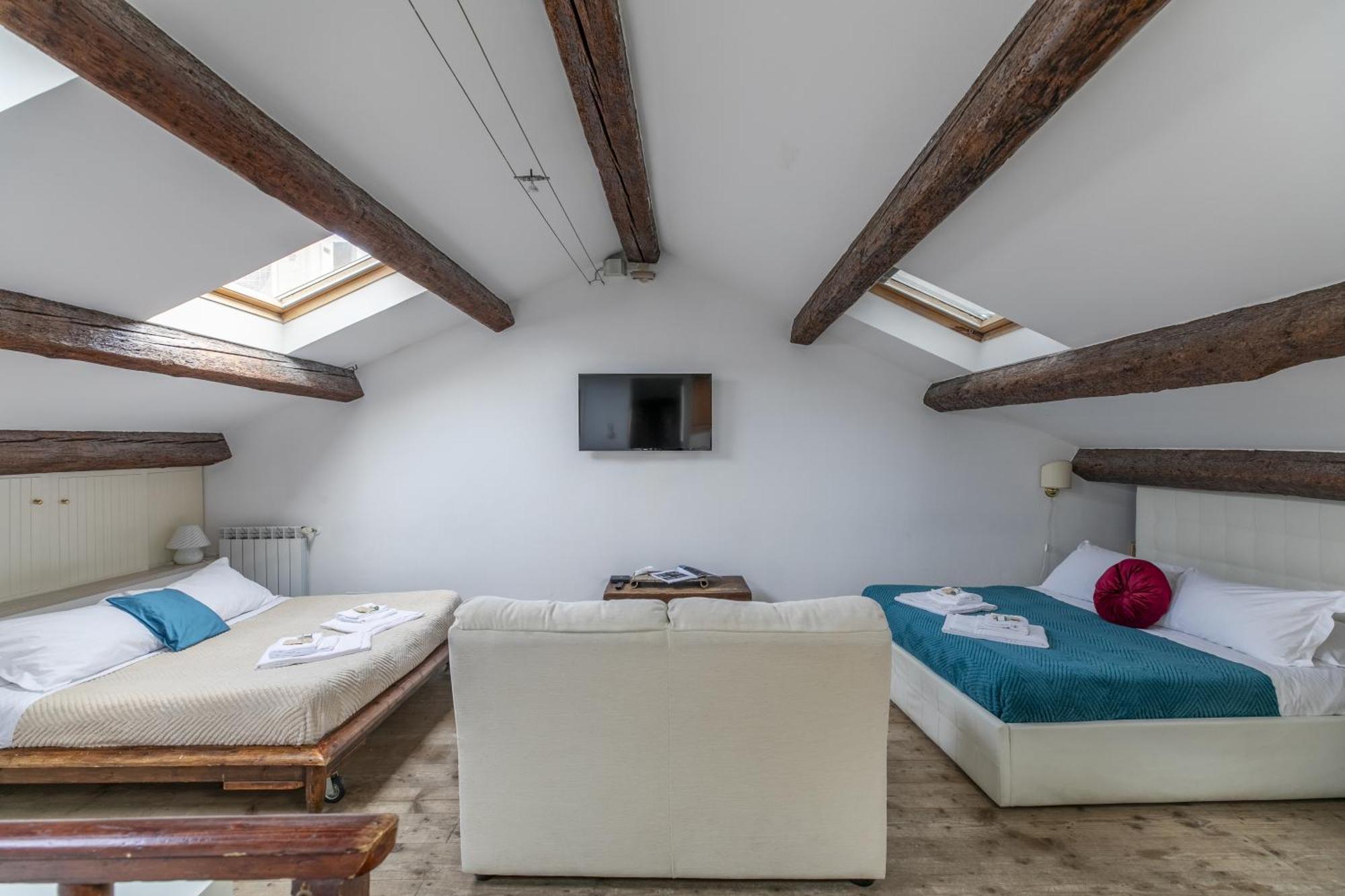 Nice Lovely Attic For 4 Person With Wifi - A/C Venesia Bagian luar foto
