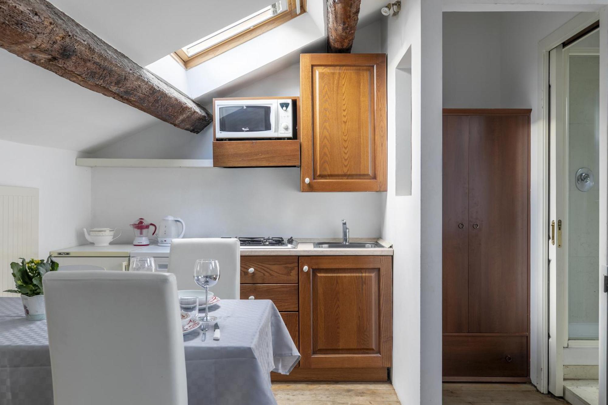 Nice Lovely Attic For 4 Person With Wifi - A/C Venesia Bagian luar foto