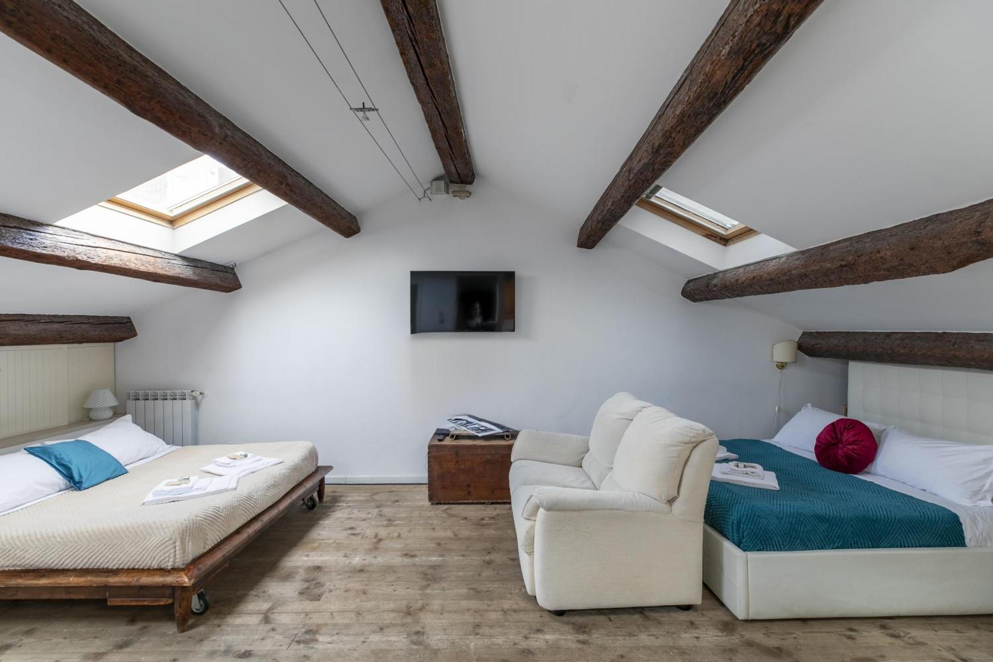 Nice Lovely Attic For 4 Person With Wifi - A/C Venesia Bagian luar foto